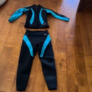 Women’s medium 2 piece wet suit Hevto brand